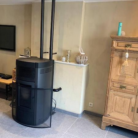 Au Bord Du Ny Villa Hotton Bagian luar foto