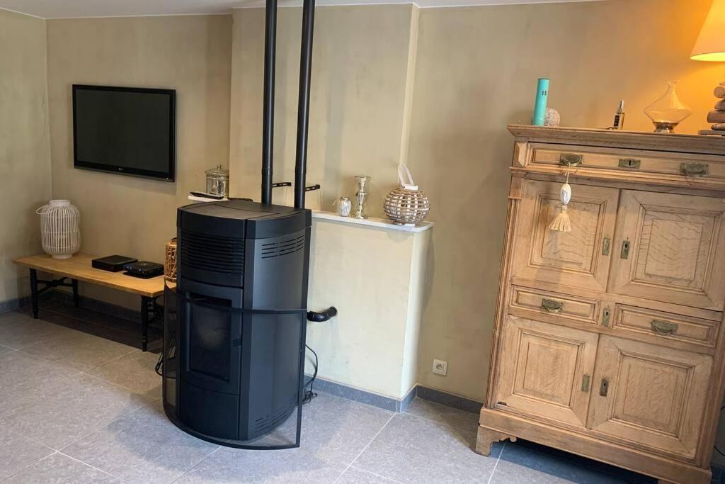 Au Bord Du Ny Villa Hotton Bagian luar foto
