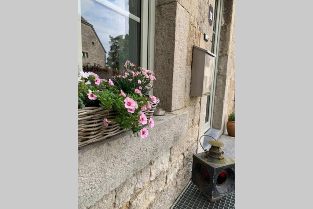 Au Bord Du Ny Villa Hotton Bagian luar foto