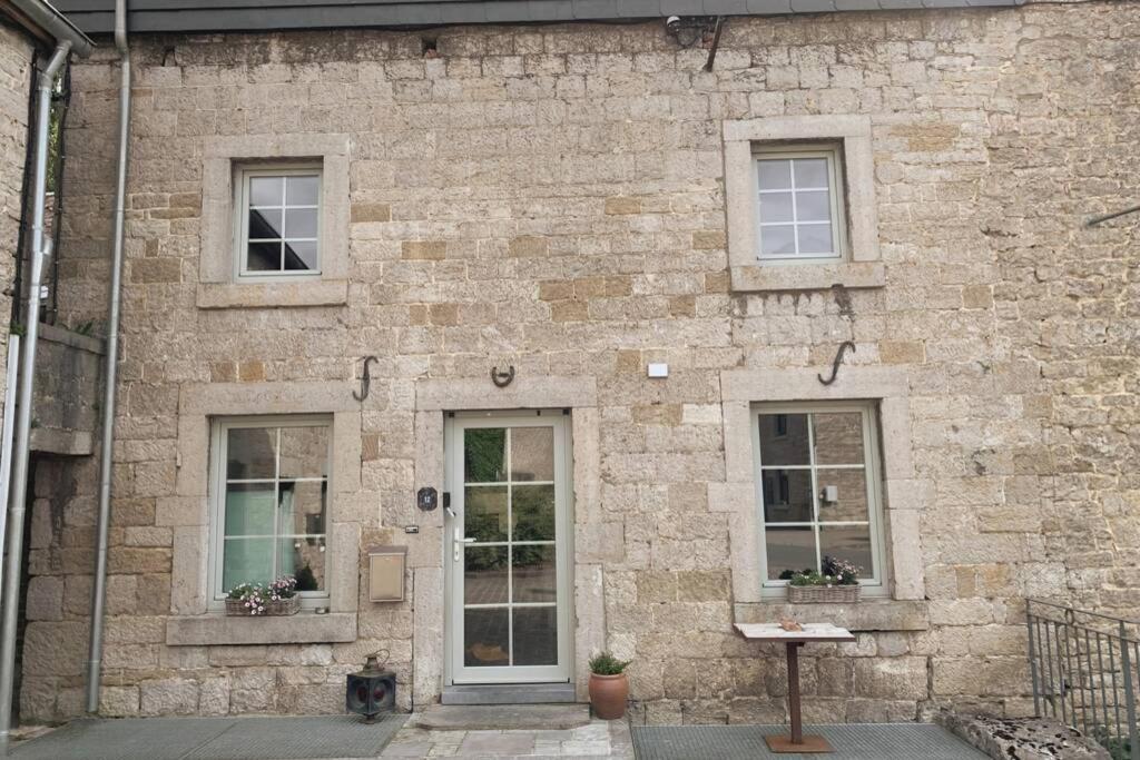 Au Bord Du Ny Villa Hotton Bagian luar foto