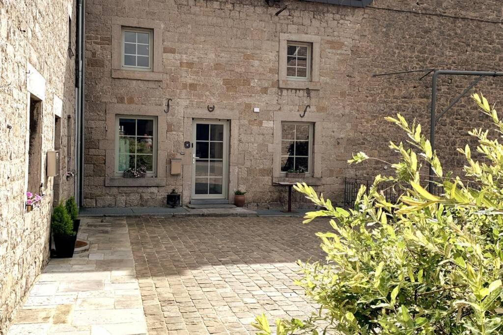 Au Bord Du Ny Villa Hotton Bagian luar foto