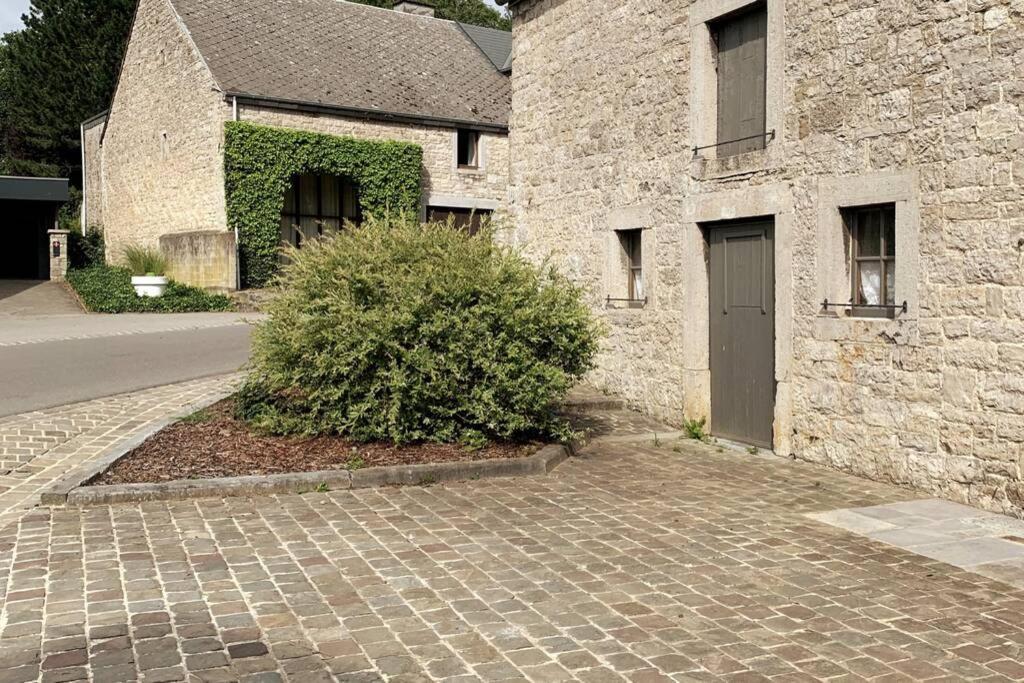 Au Bord Du Ny Villa Hotton Bagian luar foto